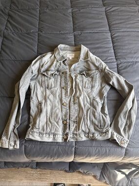 Frame Denim Light Gray Jean Jacket - Classic Trucker Style